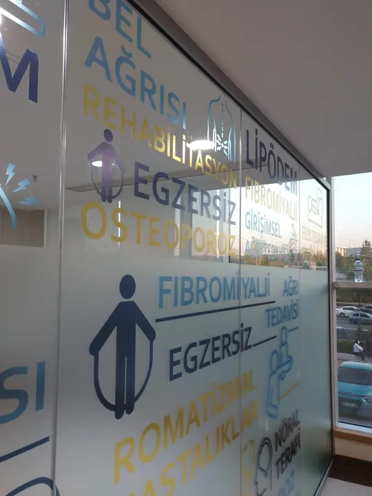 Buzlu Cam Filmi uygulama örneği, Ankara