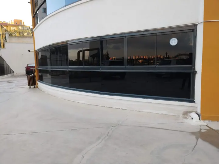 Buzlu Cam Filmi uygulama örneği, Ankara
